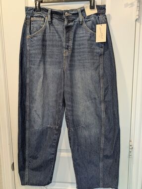 NWT Universal Thread High Rise Curved Leg Jeans Size 10 Barrel Raw Hem Cropped